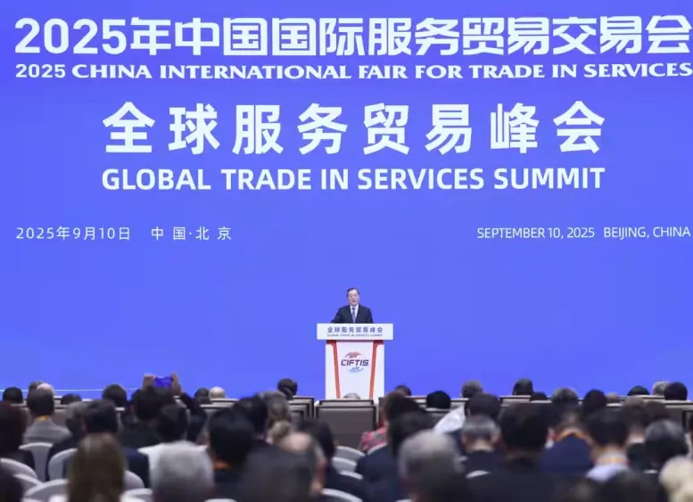 数智领航 服贸焕新丨文达通股份携“问道机器人”系列产品亮相2025年中国国际服务贸易交易会